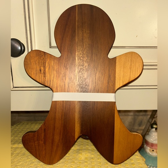 Coco + Lola Gingerbread Man Charcuterie Board with Spreader - Picture 2 of 4